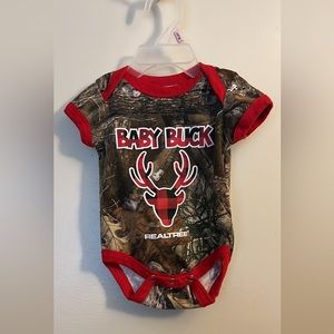 🦌 Baby Buck Camo Realtree Onesie 🦌 Price Dropped